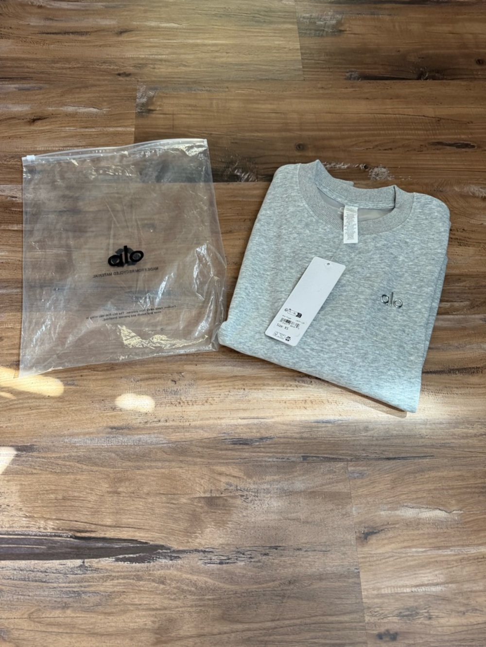 ALO Yoga Light Gray Crewneck Sweatshirt